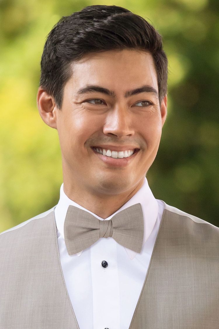 guy wearing a Bow Tie Sand and a matching vest