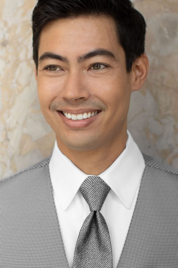 Man wearing a Foundation Woven Heather Grey Windsor Tie with a matching vest