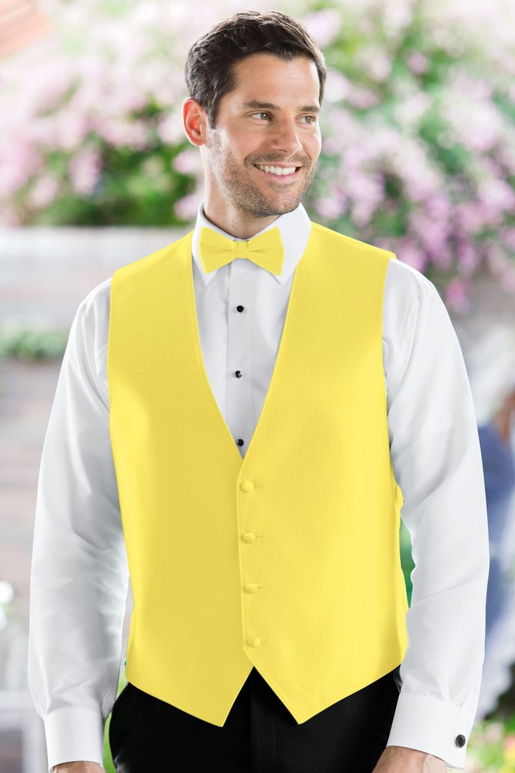 Man wearing the Herringbone Sunbeam Fullback Vest with a matching tie