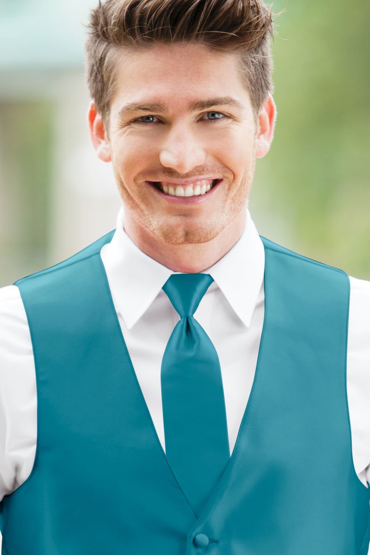 Man wearing the Expressions Malibu Windsor Tie with a matching vest